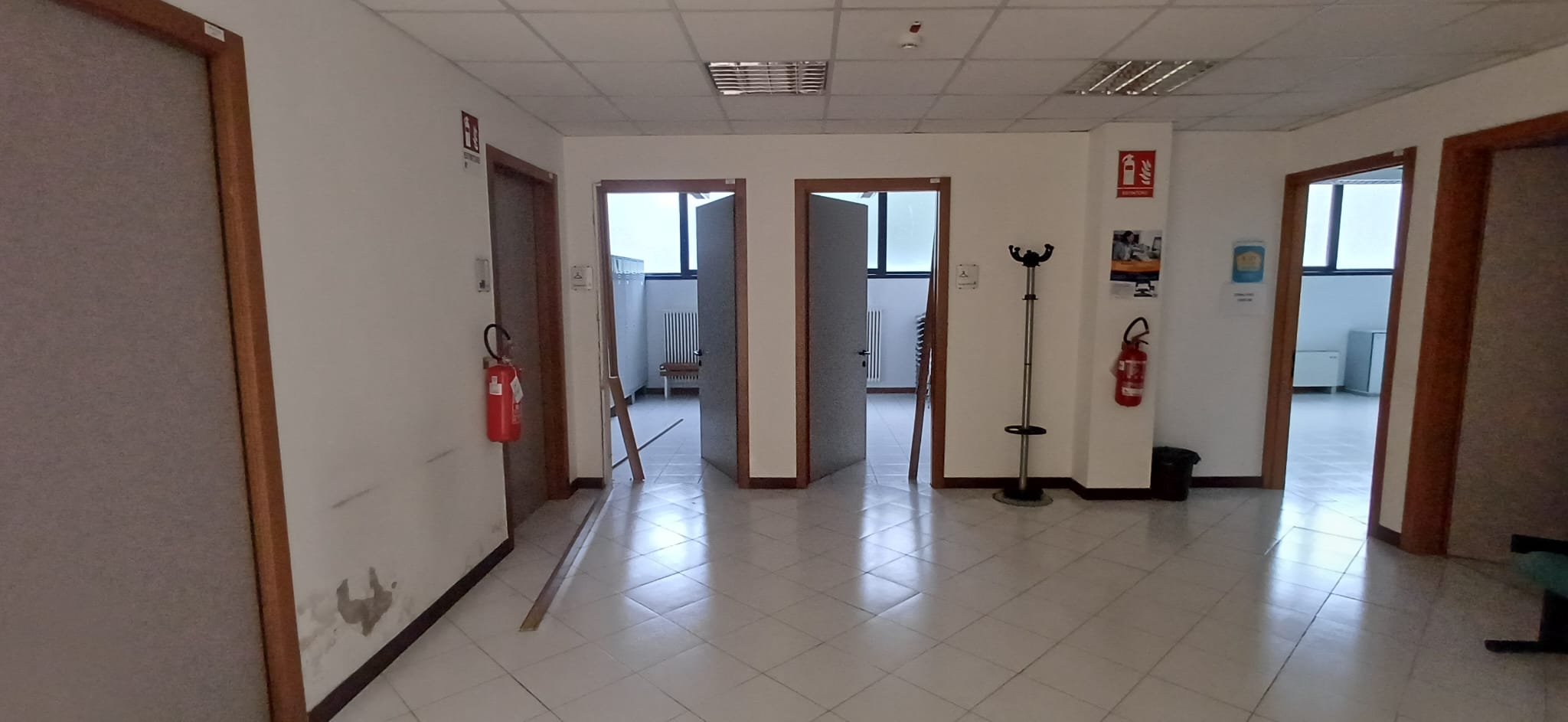 Intrusione e danni nei locali Asuit di via Gramsci a Trento