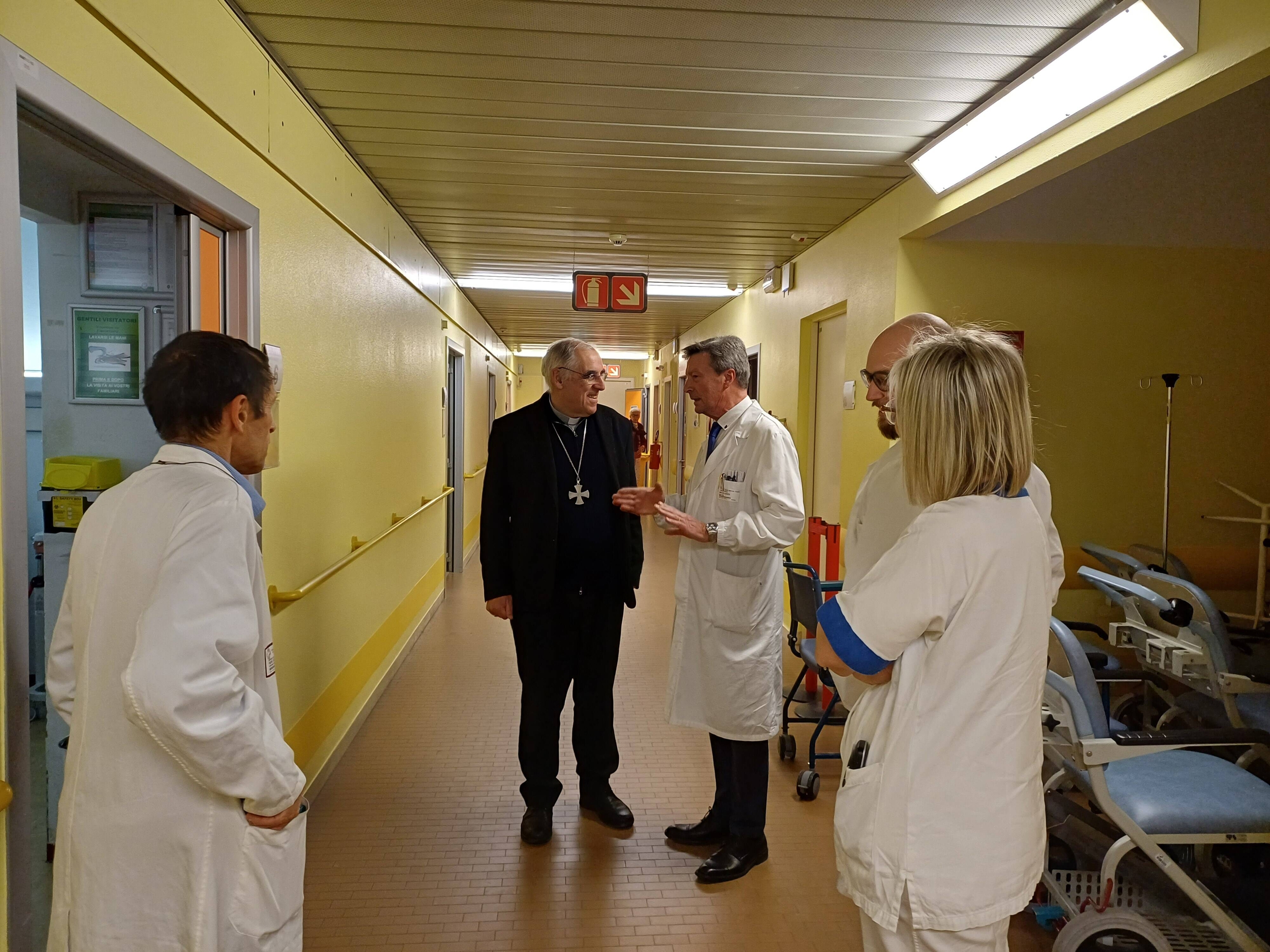 L’arcivescovo Lauro Tisi in visita al Santa Chiara