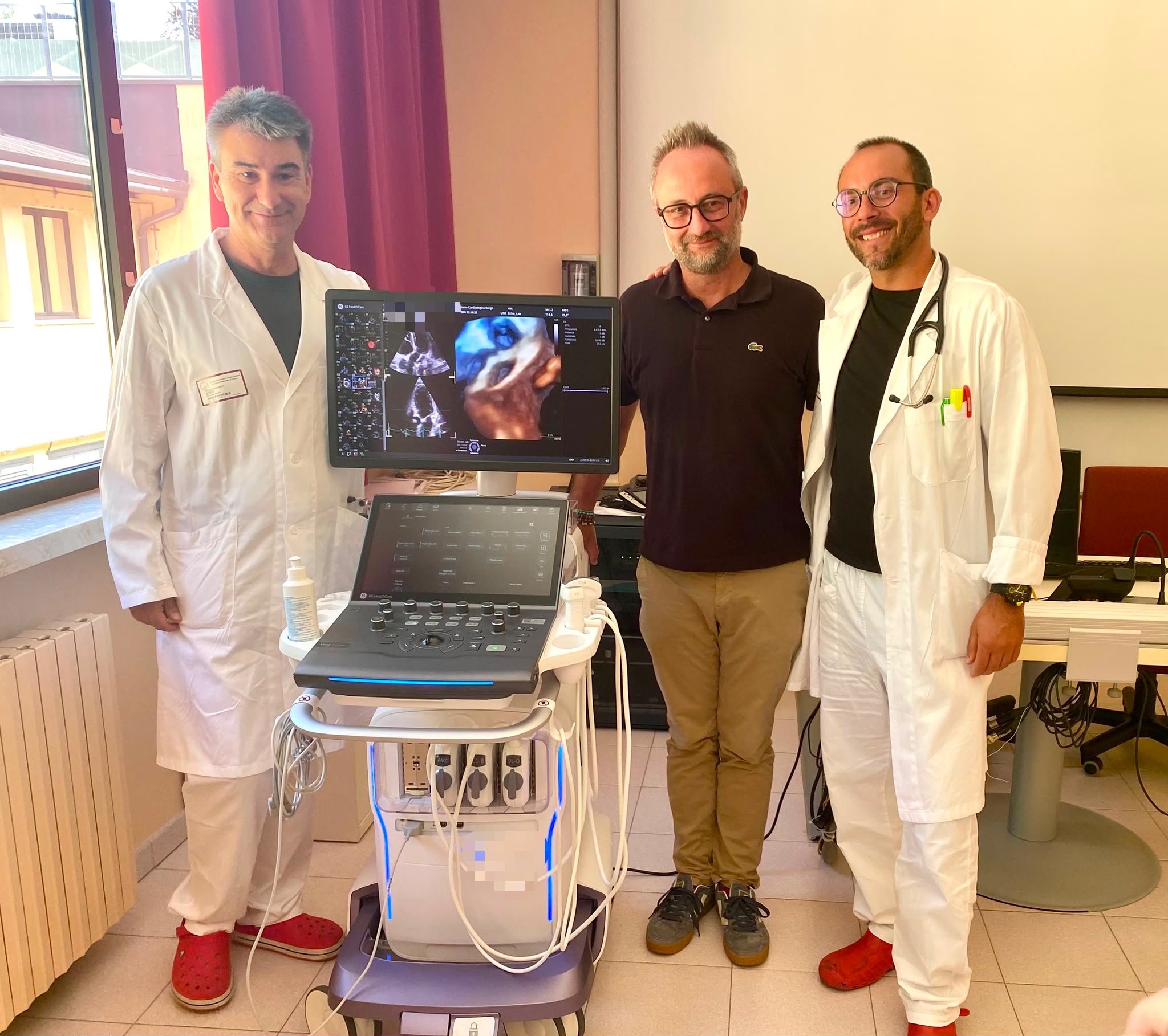 Consegna ecografo all'ospedale di Borgo Valsugana. Da sin. Peterlana, Ceppinati e Dell'Atti