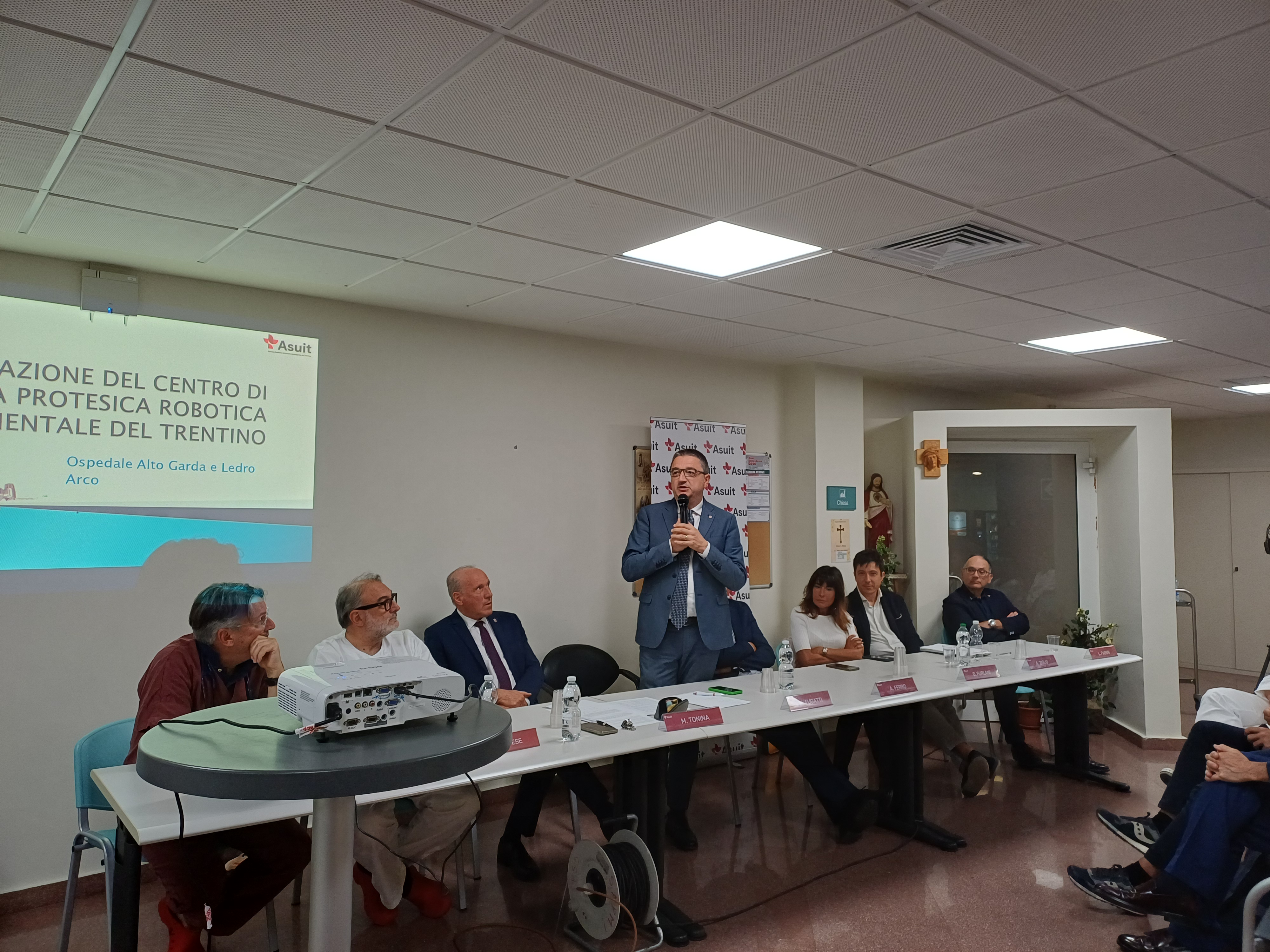conferenza stampa robot ortopedico Arco