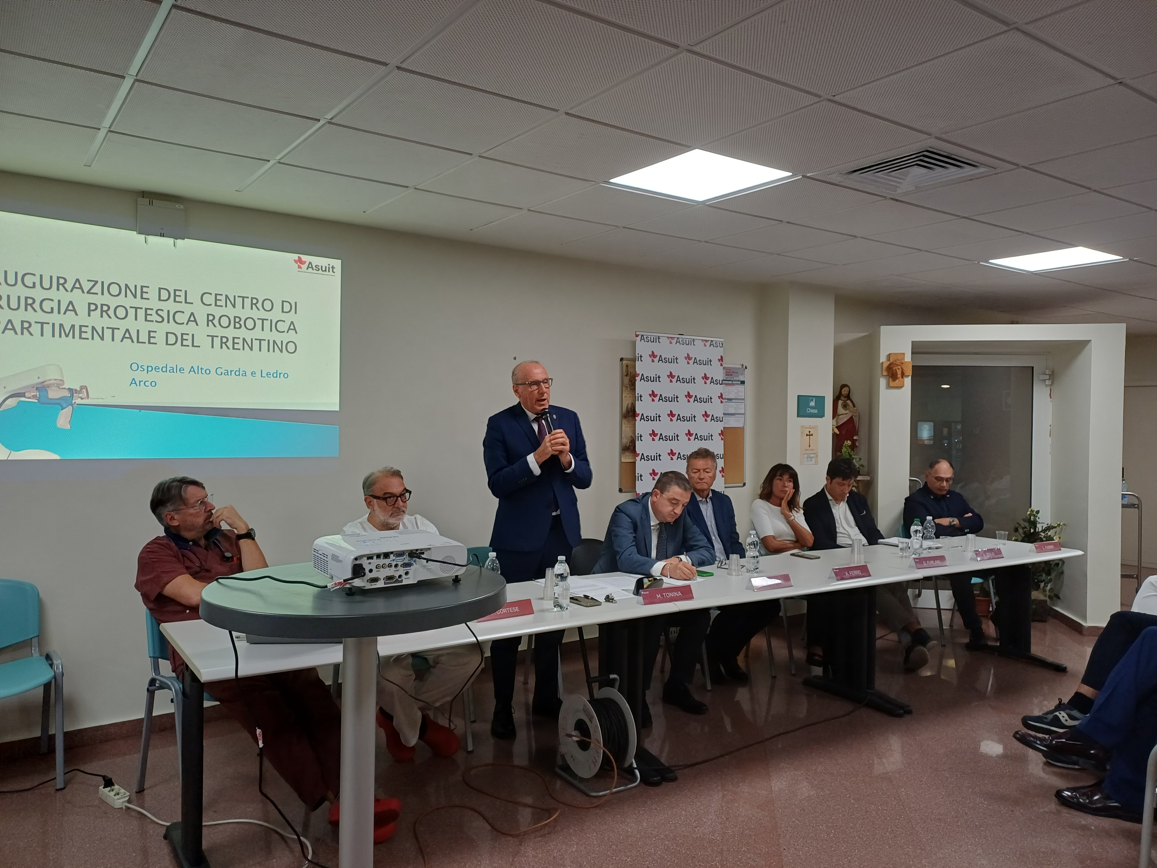 conferenza stampa robot ortopedico Arco