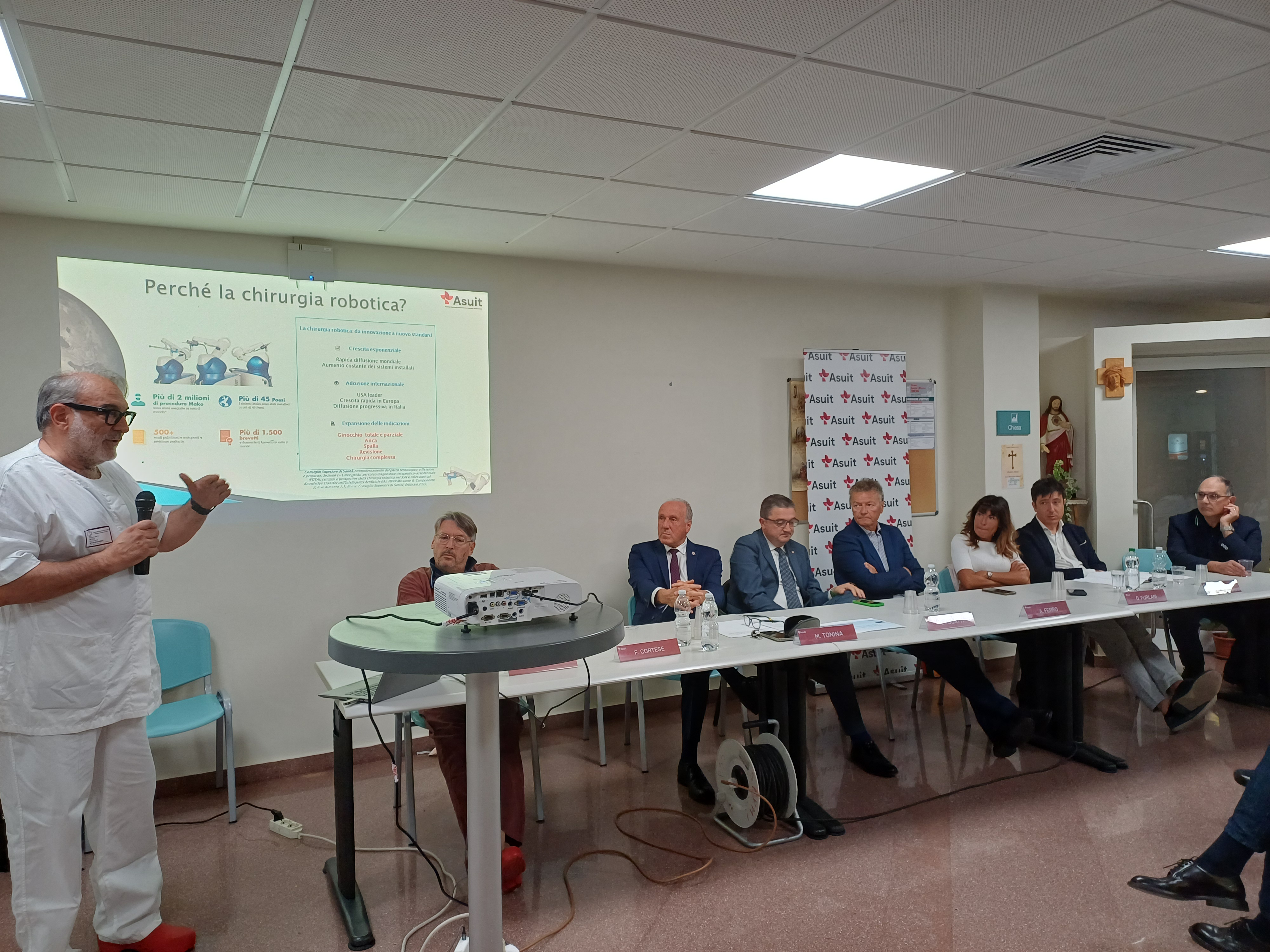 conferenza stampa robot ortopedico Arco