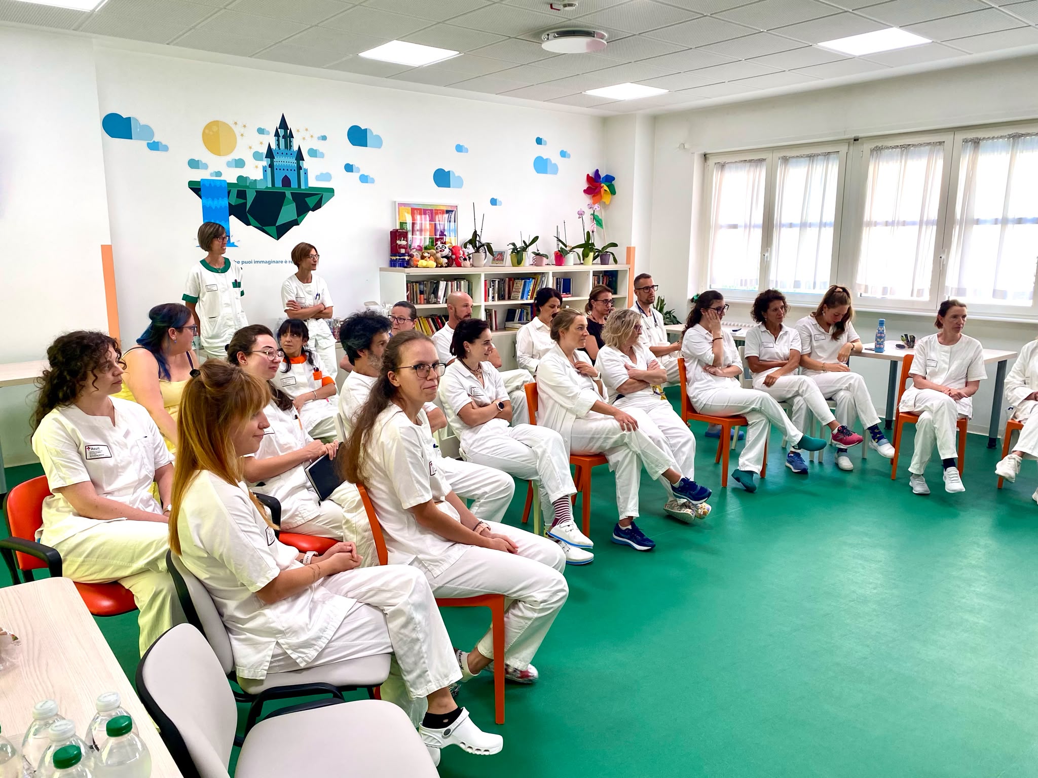 Il personale dell'ospedale riabilitativo Villa Rosa di Pergine Valsugana alla presentazione nuova convenzione Centro Clinico NeMO Trento 
