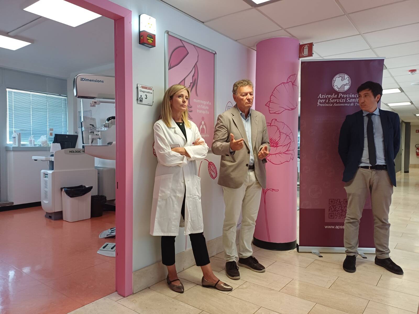 Immagine: Presentazione nuovo mammografo 2.jpeg Creative Commons Attributon–ShareAlike 4.0 International (CC BY-SA 4.0)