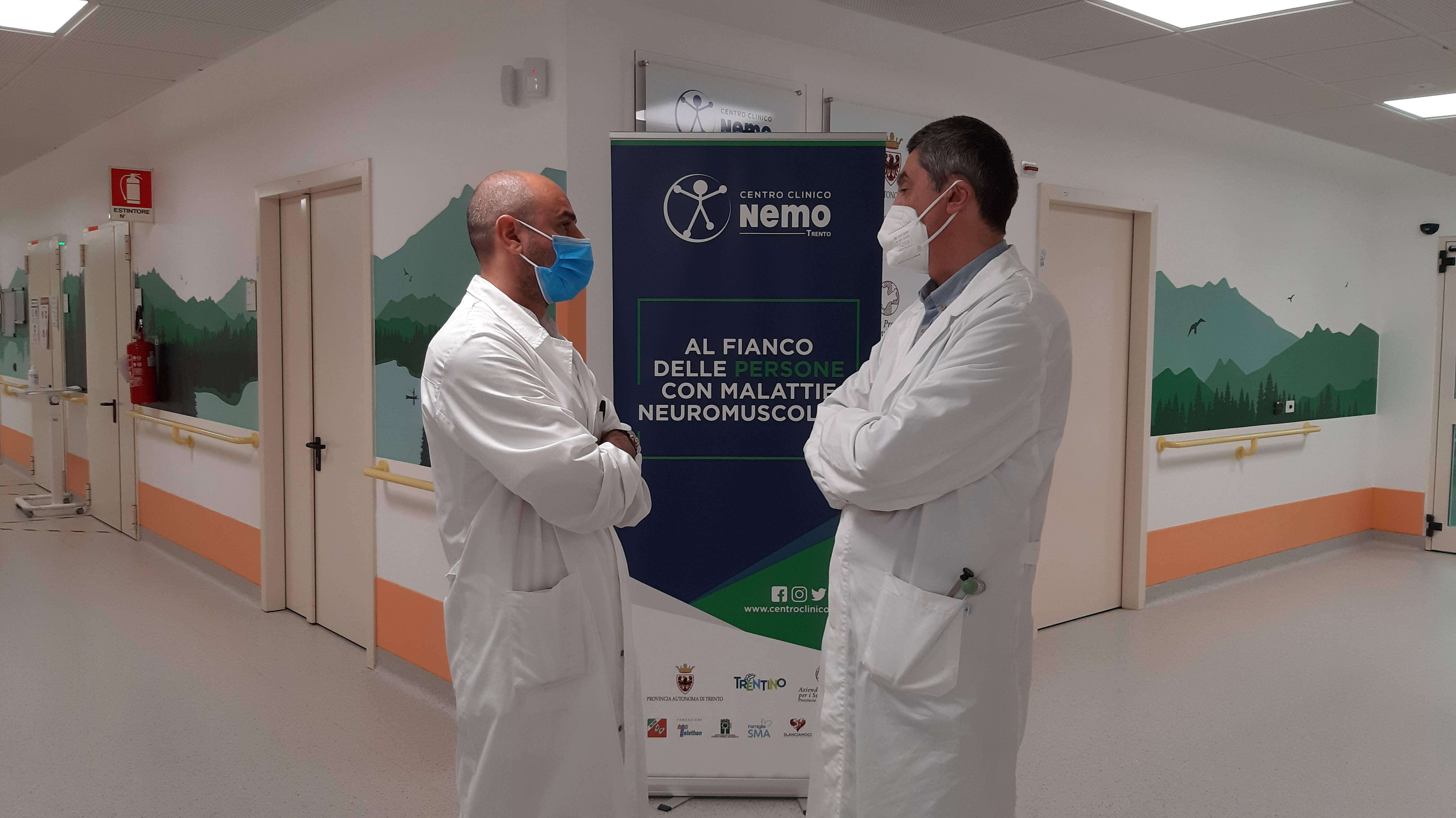 Immagine: Dr. Zuccarino e dr. Bonavita al NeMO Trento.jpg Creative Commons Attributon–ShareAlike 4.0 International (CC BY-SA 4.0)