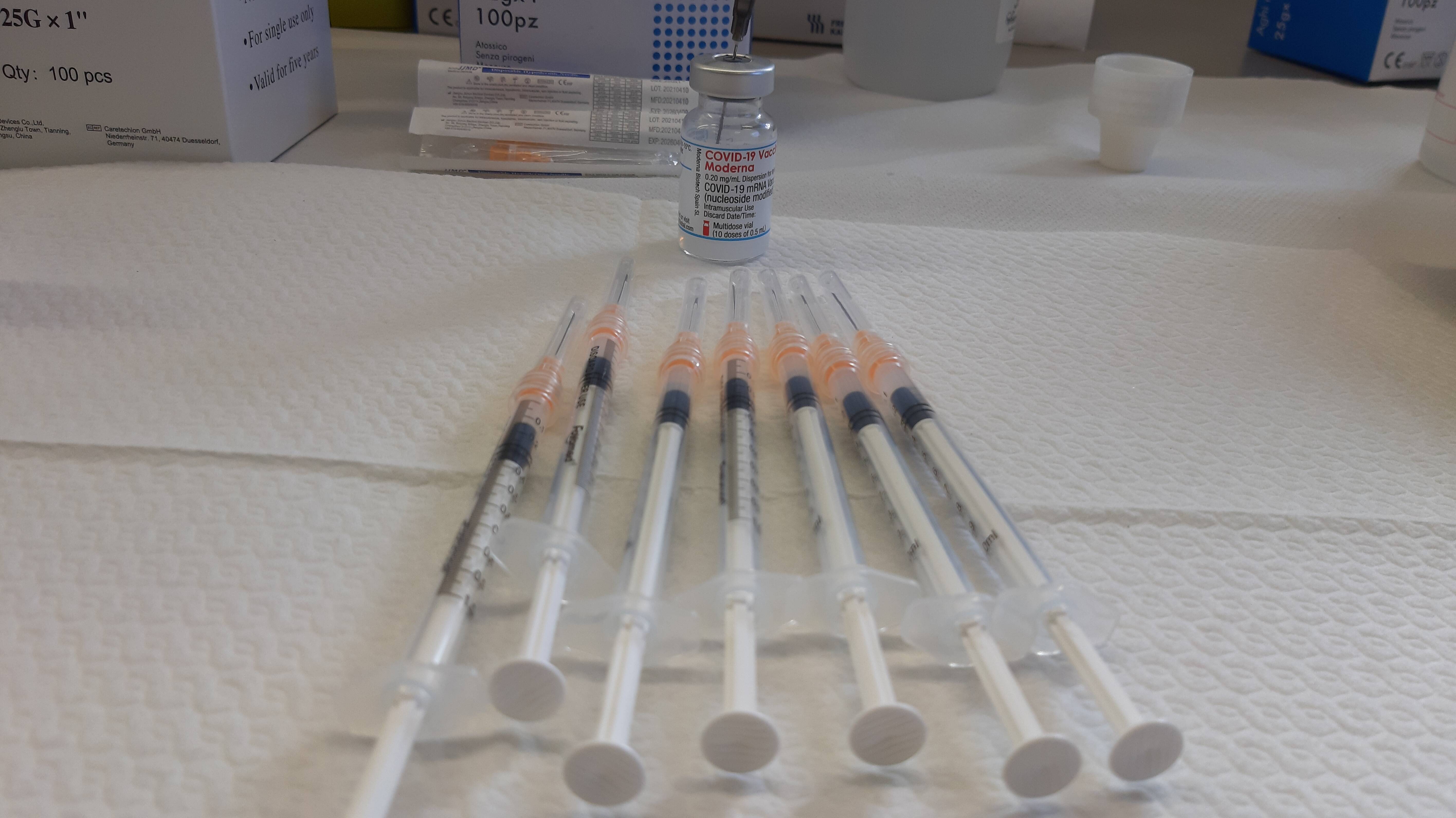 Immagine: vaccino moderna (1).jpg Creative Commons Attributon–ShareAlike 4.0 International (CC BY-SA 4.0)