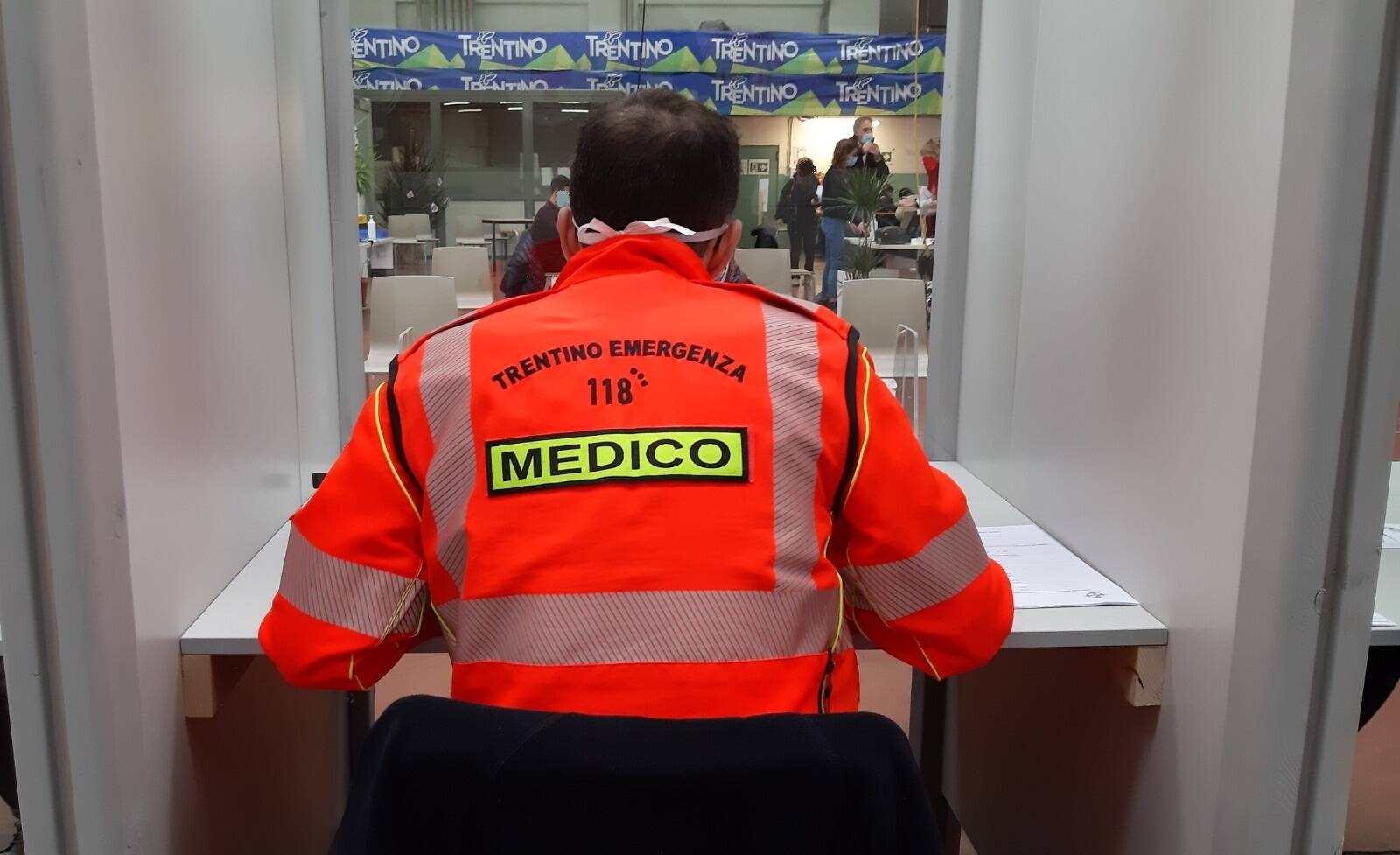 Immagine: centro vaccinale Lavis.jpg Creative Commons Attributon–ShareAlike 4.0 International (CC BY-SA 4.0)