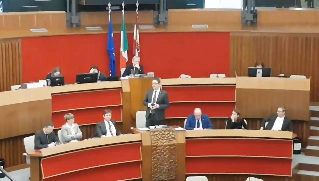 Immagine: consiglio provinciale.JPG Creative Commons Attributon–ShareAlike 4.0 International (CC BY-SA 4.0)