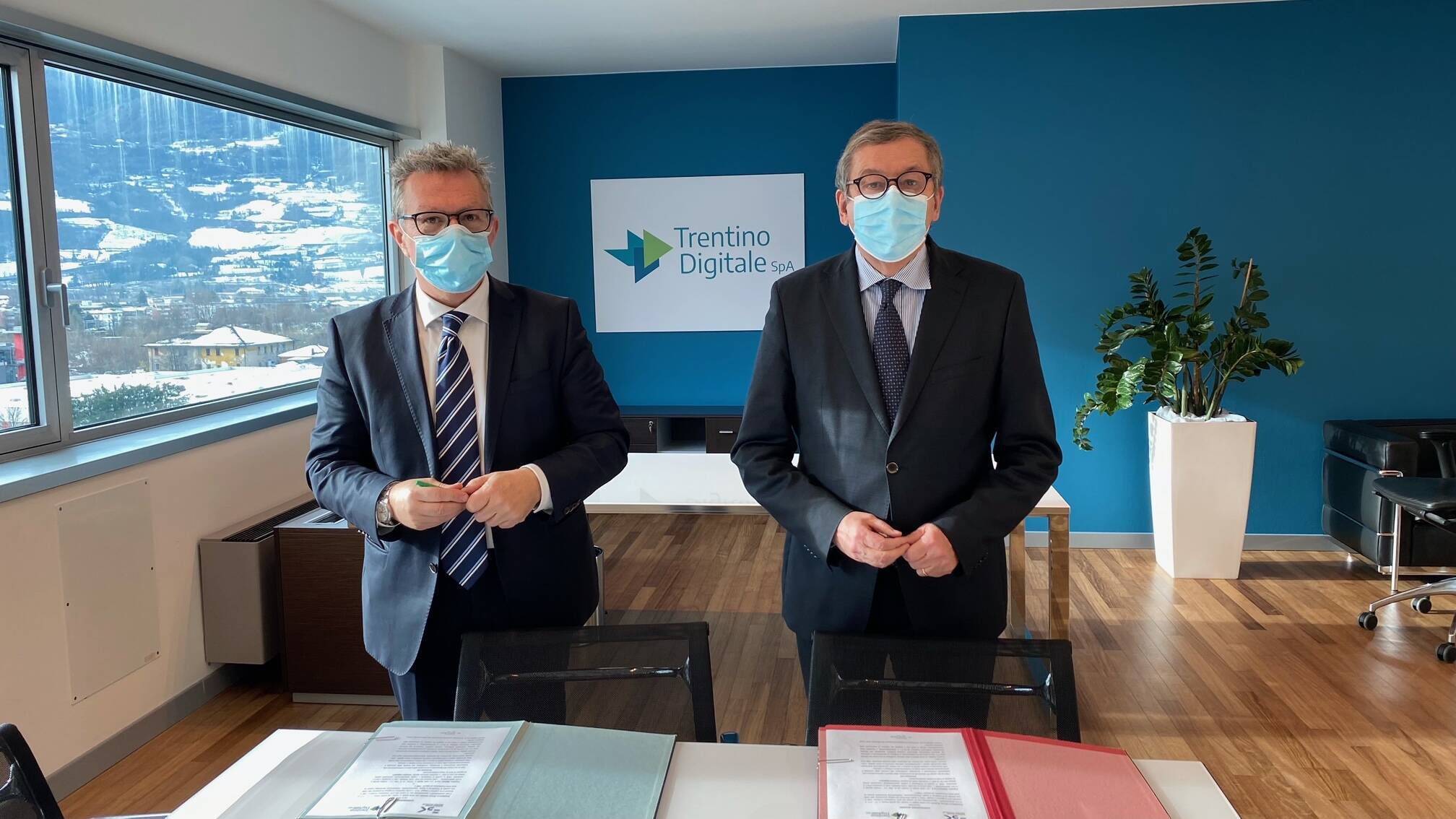 Immagine: FirmaAccordoTnDigitFbk_2021.12.14_3.jpeg Creative Commons Attributon–ShareAlike 4.0 International (CC BY-SA 4.0)