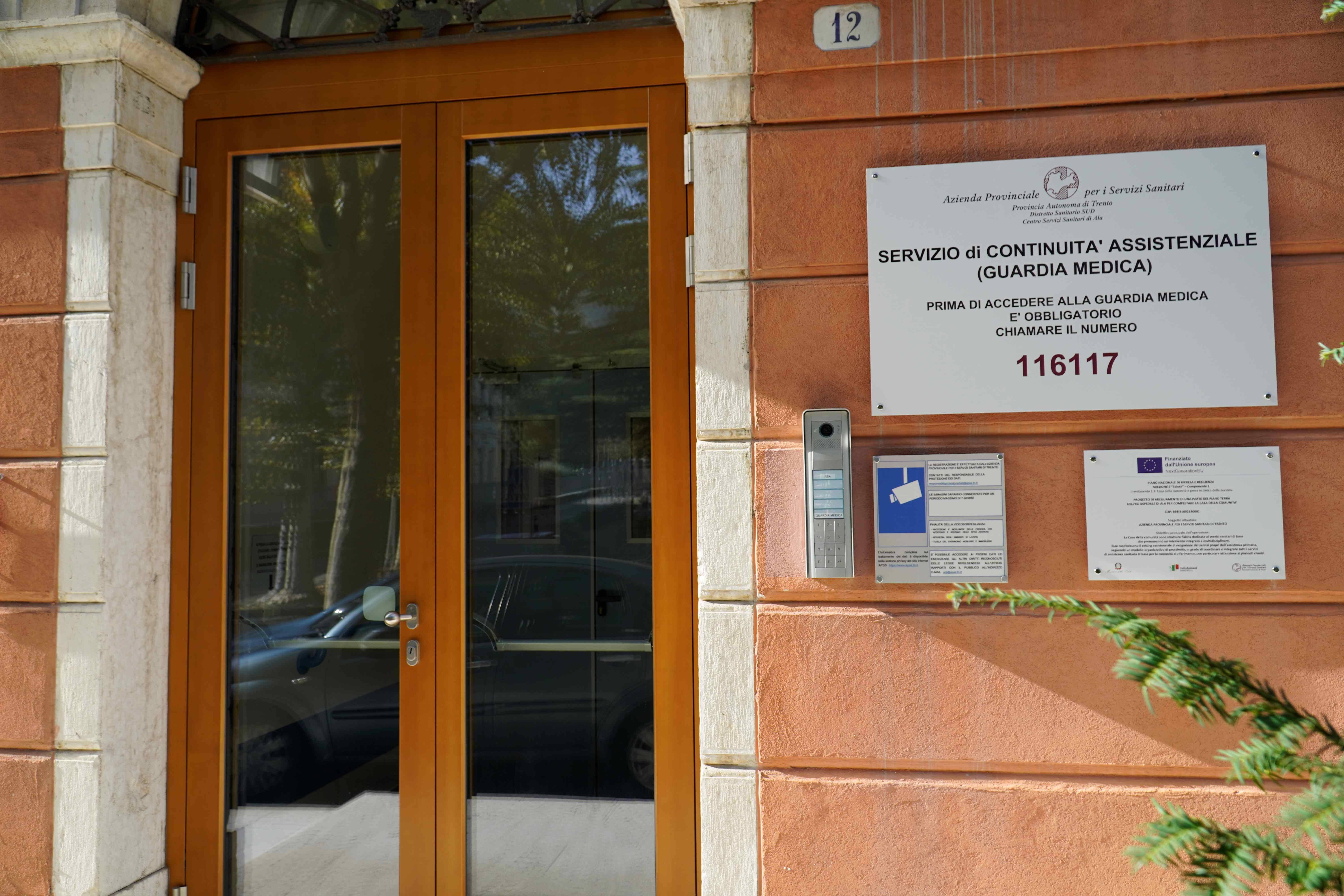 Immagine: Ingresso continuità assistenziale (guardia medica).JPG Creative Commons Attributon–ShareAlike 4.0 International (CC BY-SA 4.0)