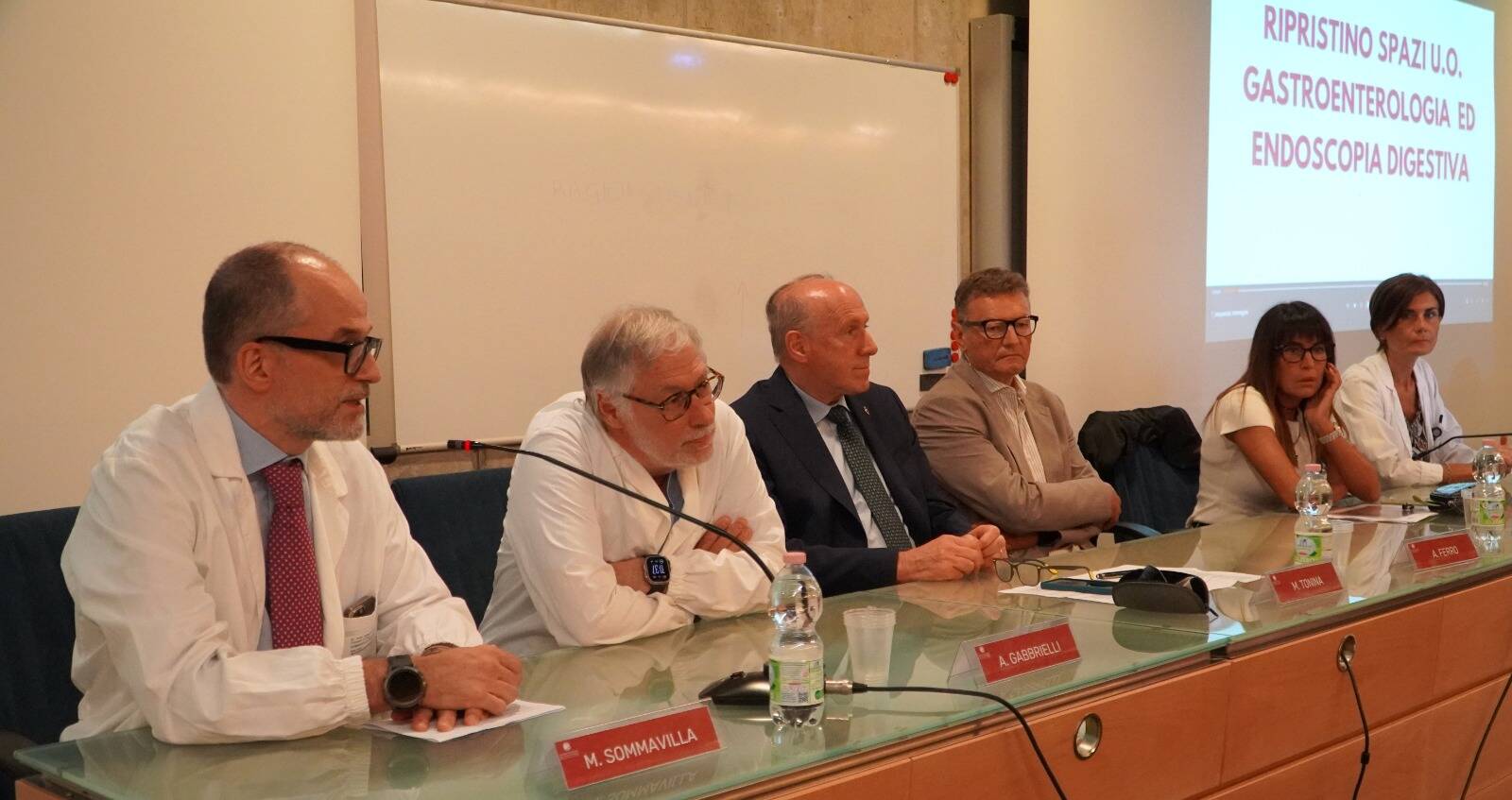 Immagine: conferenza stampa ripristino gastroenterologia.jpg Creative Commons Attributon–ShareAlike 4.0 International (CC BY-SA 4.0)