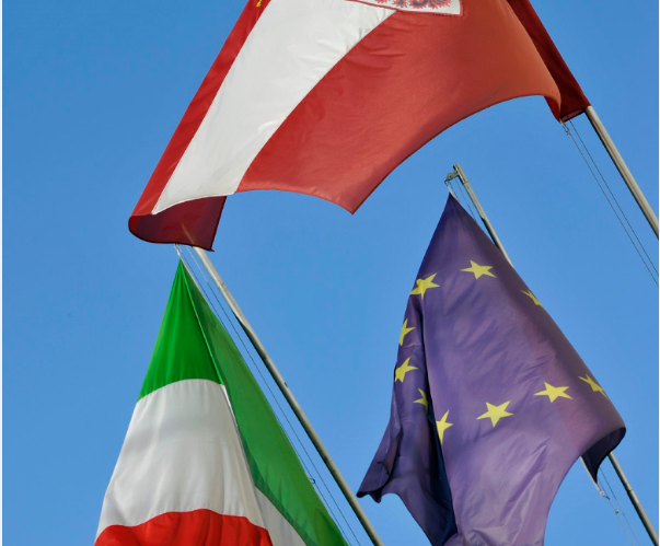 Immagine: bandiere.PNG Creative Commons Attributon–ShareAlike 4.0 International (CC BY-SA 4.0)