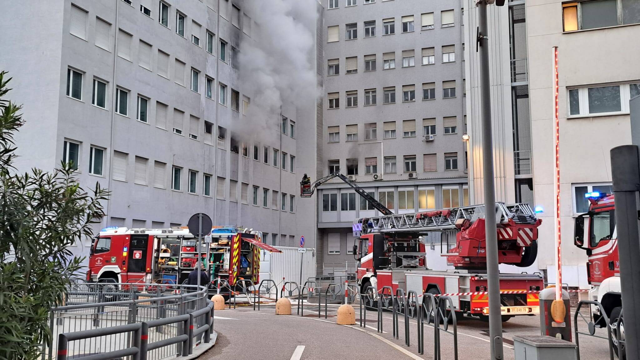 Immagine: Incendio santa chiara .jpg Creative Commons Attributon–ShareAlike 4.0 International (CC BY-SA 4.0)