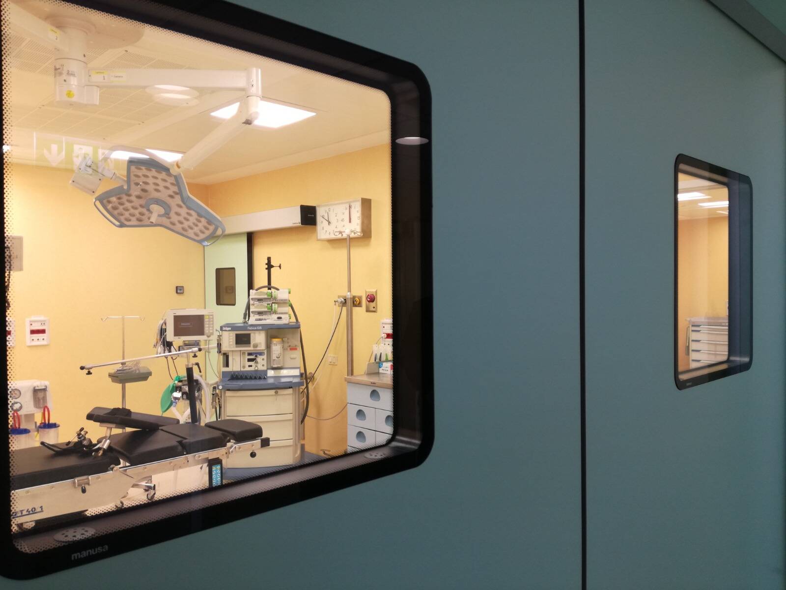 Immagine: sala operatoria.jpeg Creative Commons Attributon–ShareAlike 4.0 International (CC BY-SA 4.0)