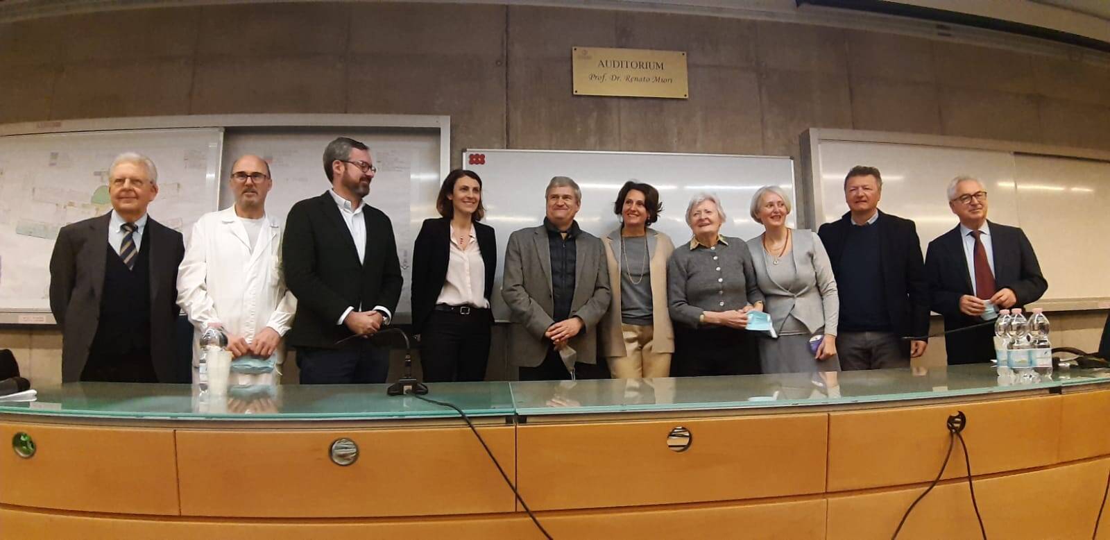 Immagine: intitolazione auditorium santa chiara.jpeg Creative Commons Attributon–ShareAlike 4.0 International (CC BY-SA 4.0)