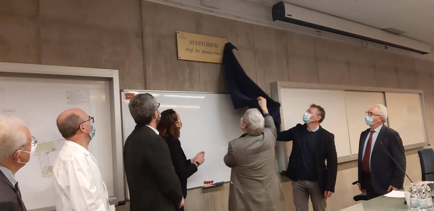 Immagine: intitolazione auditorium santa chiara11.jpeg Creative Commons Attributon–ShareAlike 4.0 International (CC BY-SA 4.0)