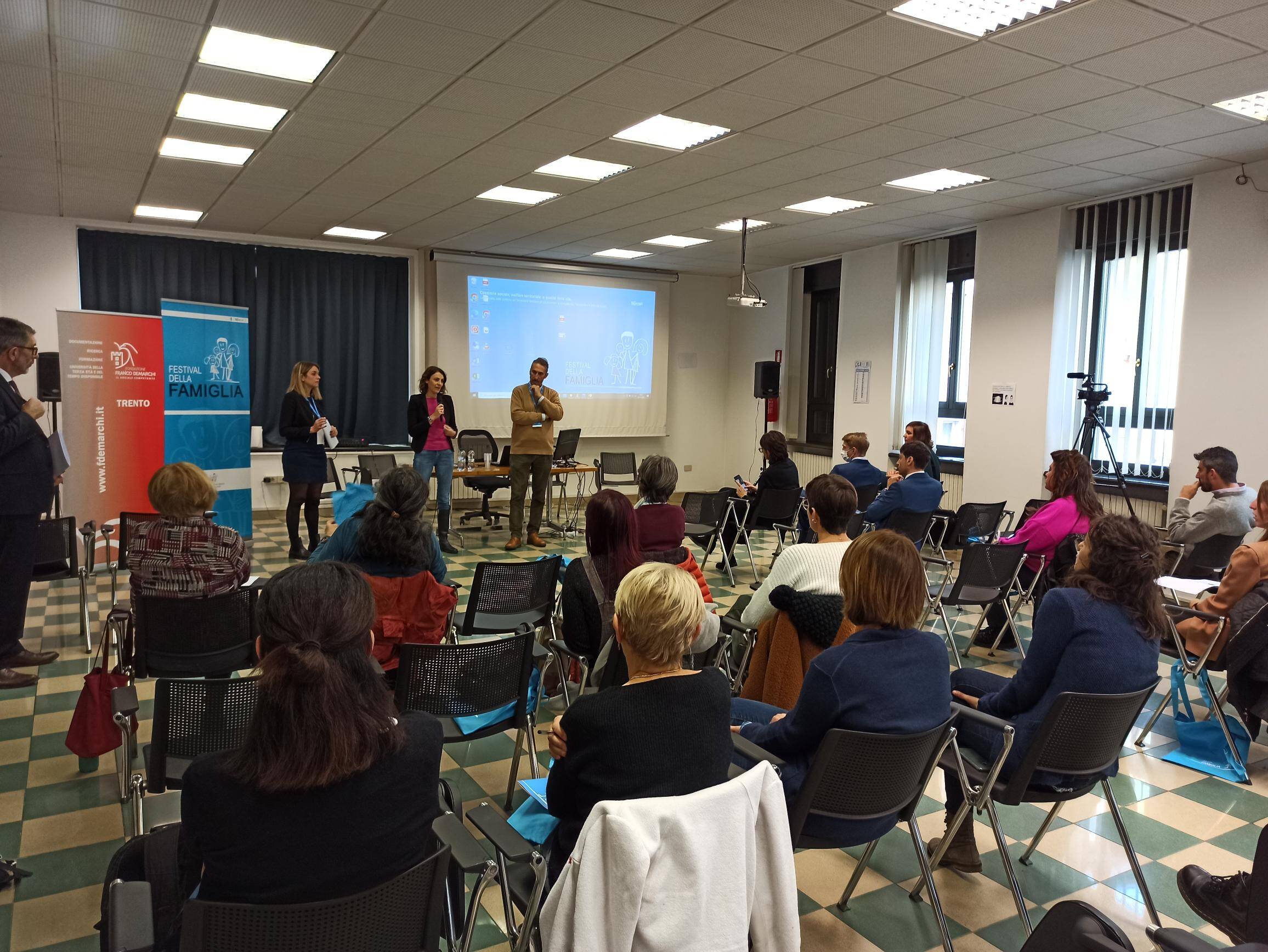 Immagine: Incontro presentazione esiti indagine Riemergere - Festival della famiglia - FFD.jpg Creative Commons Attributon–ShareAlike 4.0 International (CC BY-SA 4.0)