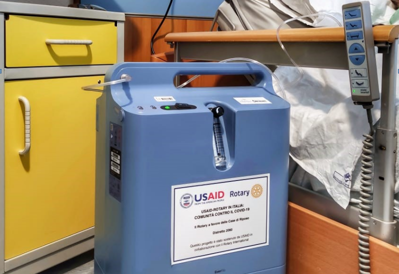 Immagine: concentratore ossigeno - donazione rotary alle rsa del Trentino.png Creative Commons Attributon–ShareAlike 4.0 International (CC BY-SA 4.0)