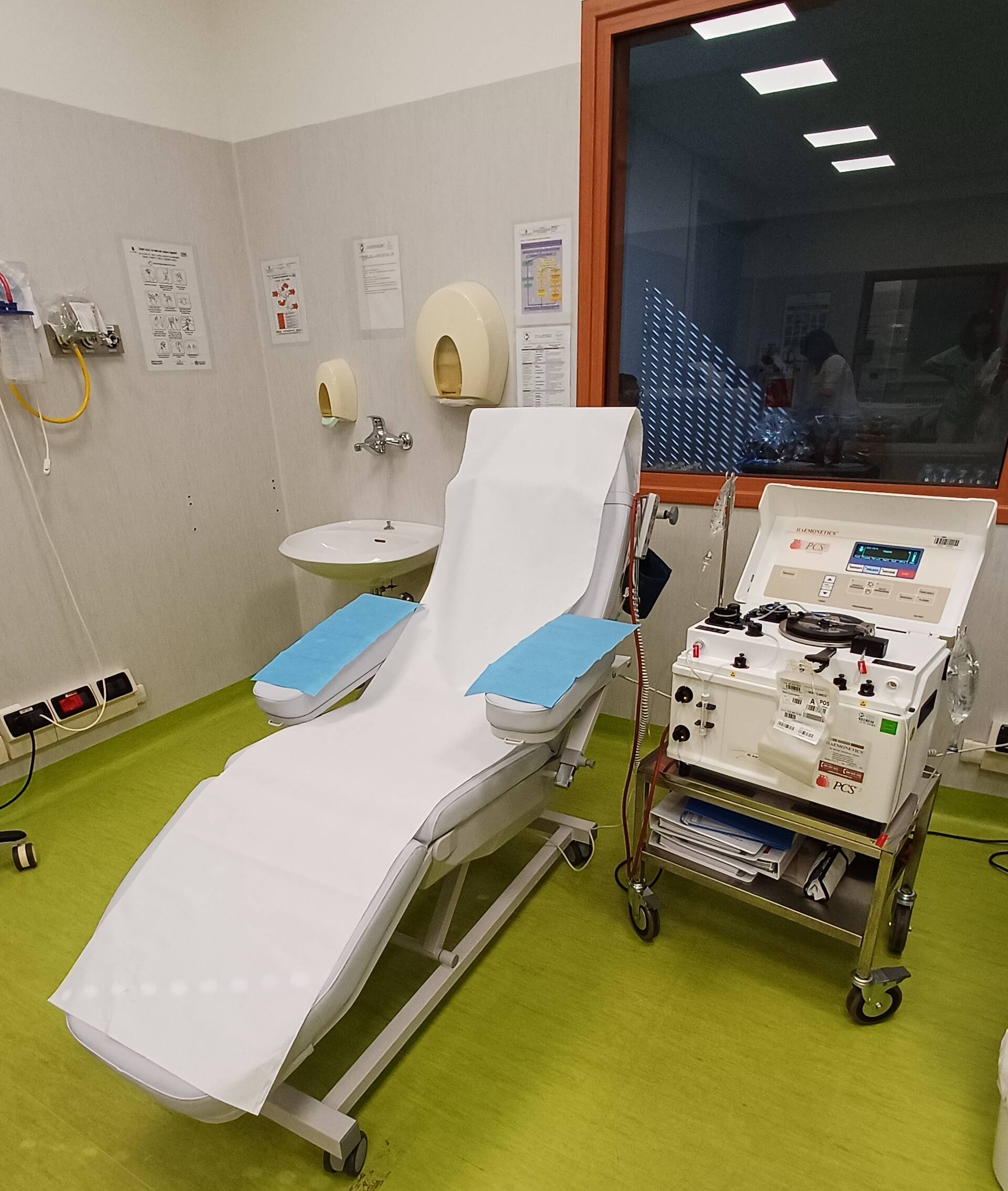 Immagine: Poltrona plasmaferesi .jpg Creative Commons Attributon–ShareAlike 4.0 International (CC BY-SA 4.0)