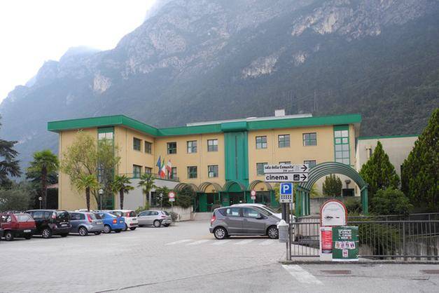 Immagine: centro servizi sanitari @foto comune Riva.jpg Creative Commons Attributon–ShareAlike 4.0 International (CC BY-SA 4.0)