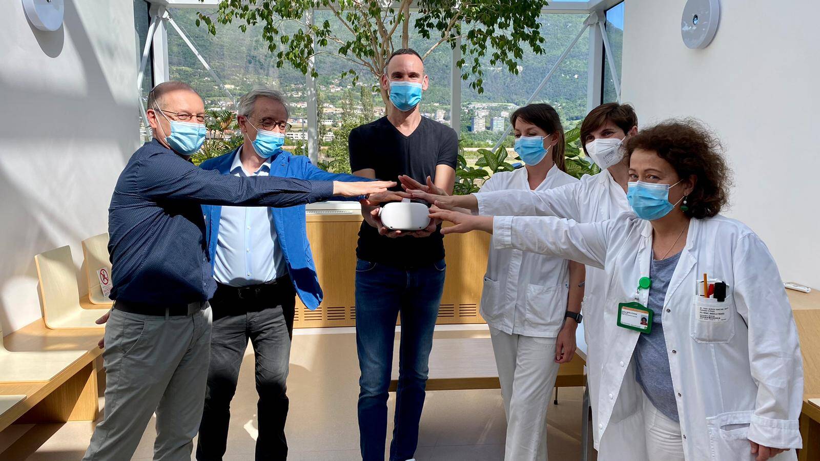 Immagine: donazione visore giacomo sintini5.jpeg Creative Commons Attributon–ShareAlike 4.0 International (CC BY-SA 4.0)