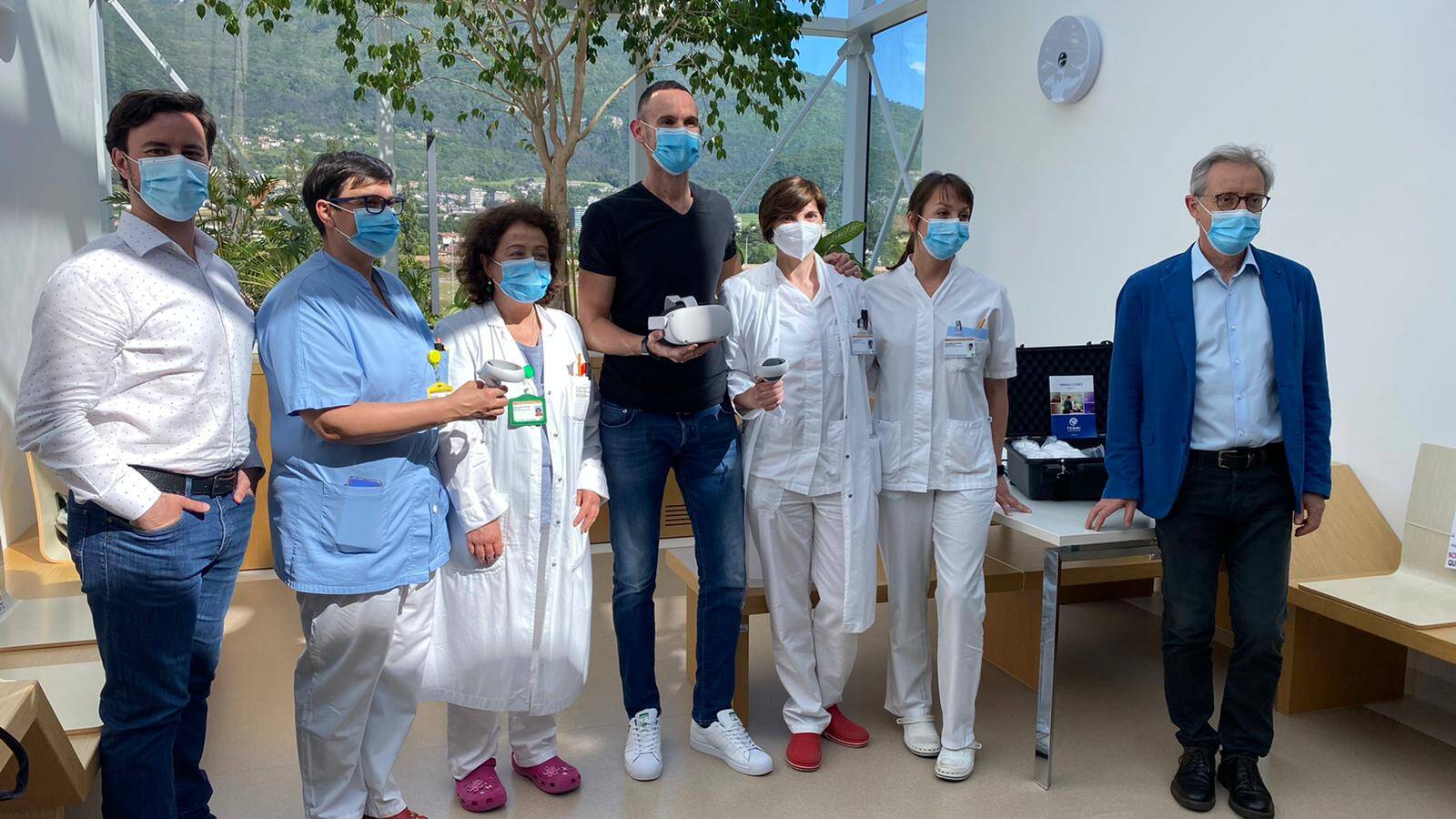 Immagine: donazione visore giacomo sintini1.jpeg Creative Commons Attributon–ShareAlike 4.0 International (CC BY-SA 4.0)