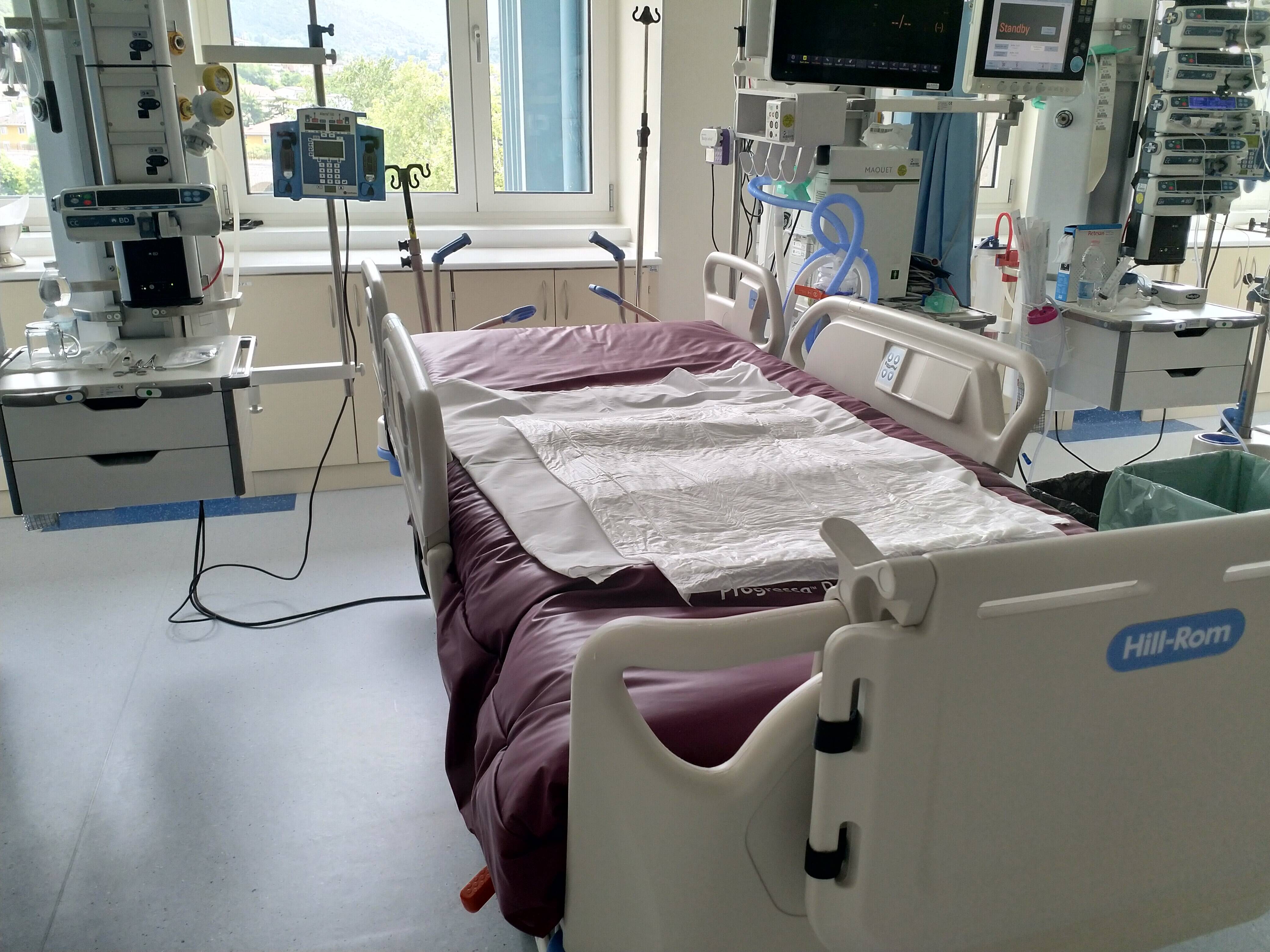 Immagine: letto rianimazione FESR_1.JPG 