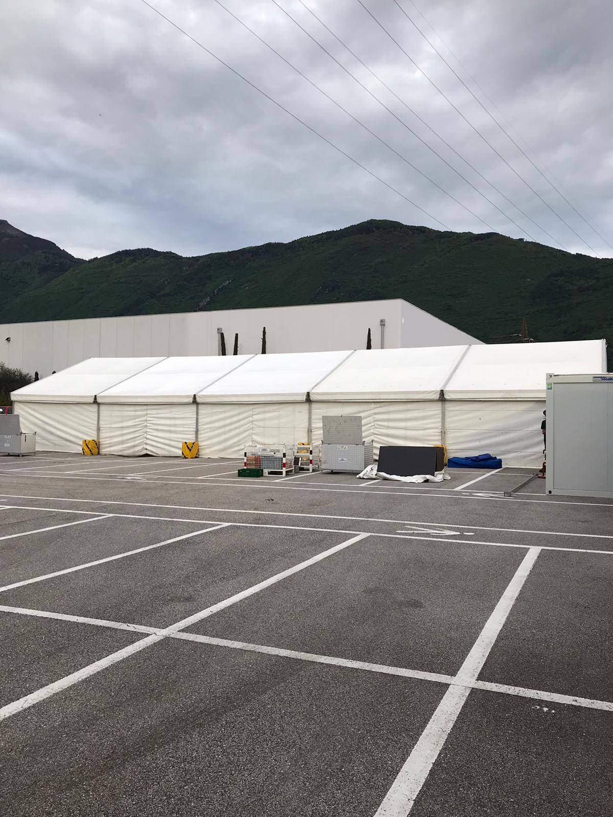 Immagine: drive through Arco.jpeg Creative Commons Attributon–ShareAlike 4.0 International (CC BY-SA 4.0)