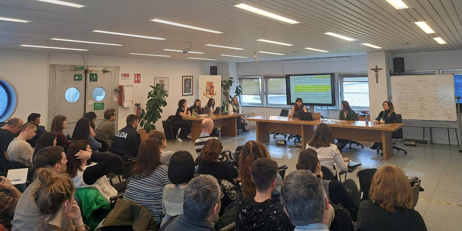 Immagine: formazione forze ordine salute mentale.jpg Creative Commons Attributon–ShareAlike 4.0 International (CC BY-SA 4.0)