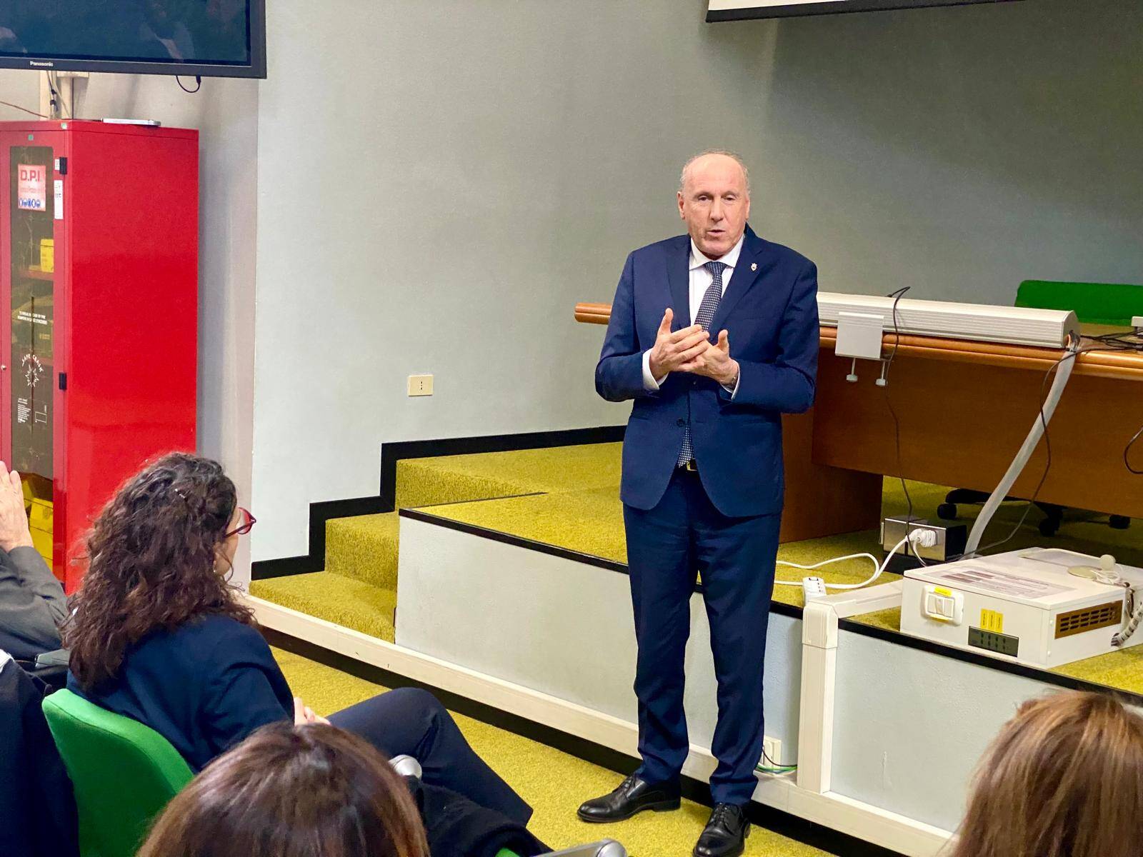 Immagine: Tonina auguri Rovereto .jpeg Creative Commons Attributon–ShareAlike 4.0 International (CC BY-SA 4.0)